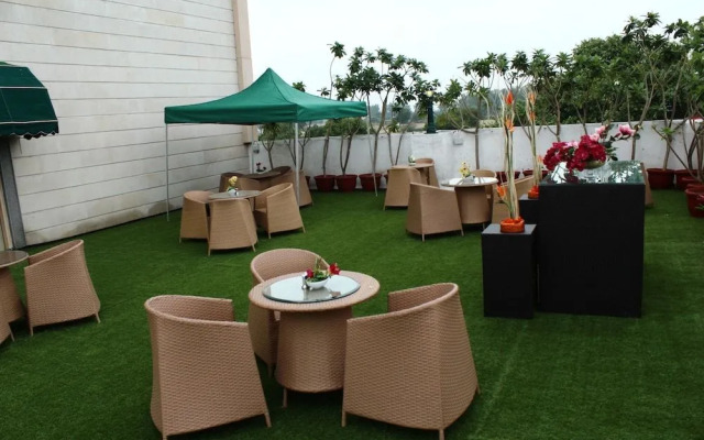 Nidhivan Sarovar Portico