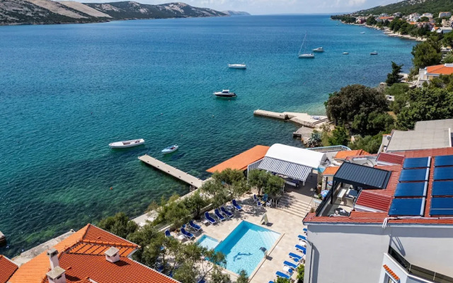 Beachfront Santa Maria 2 Apartment 3