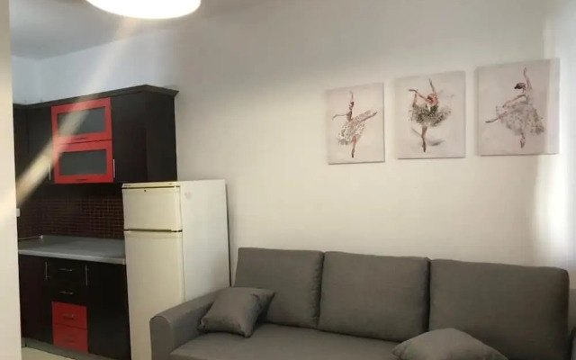 Tirent Apartment - Comfortable 1-Bedroom Stay in Fresku