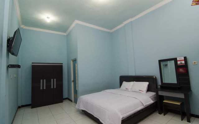 RedDoorz Near Ciputra World 2