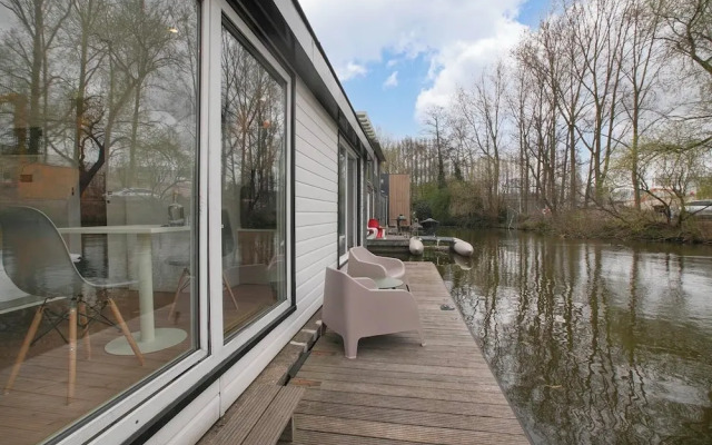 HouseBoat the NEW LAKE