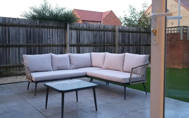 Bicester Villa - 6 Bed - Sleeps 14