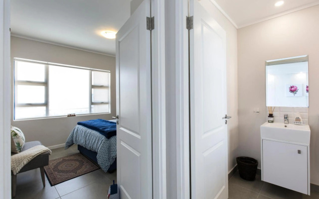 uSHAKA WATERFRONT - HARBOUR HEADING HIDEAWAY