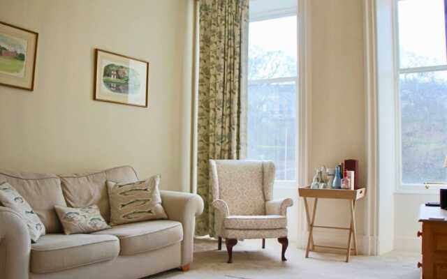 Classic 2 Bedroom Edinburgh Flat