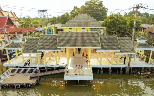 RoomQuest Baan Khun Phra The Iconic