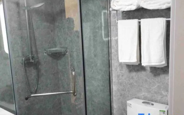 Yijia Hotel (Urban Management Vocational School Changsha Road) – Bathroom – Qingdao