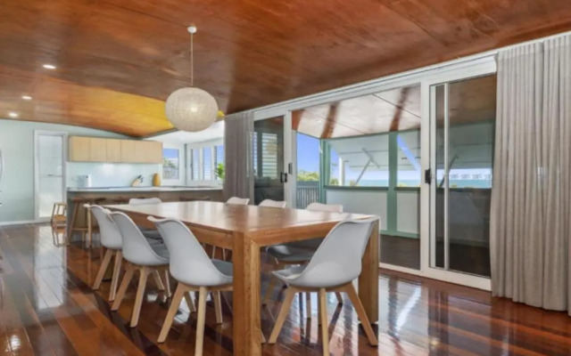 Woorim Beach House with Water Views