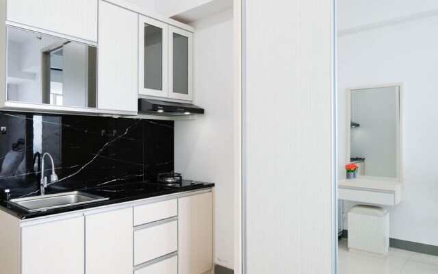 Cozy Living Studio Connected To Mall At Supermall Mansion Apartment