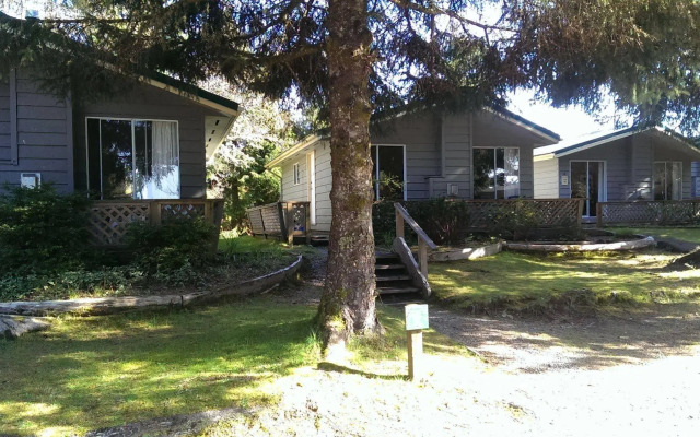 Mackenzie Beach Resort