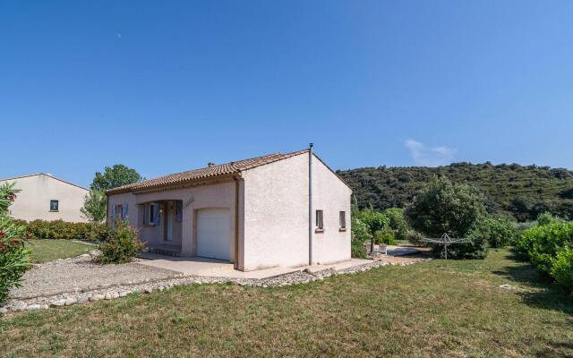 Spacious Villa in Roquebrun with Swimming Pool