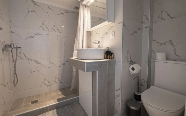 Central Cozy Home by Rentals Pro