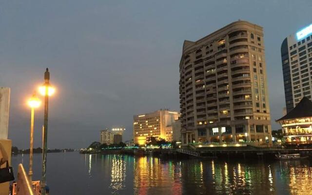 Natol Homestay-Riverbank Suites High Rise City Centre