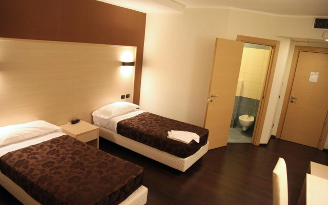 Hotel Sogni D'Oro Airport