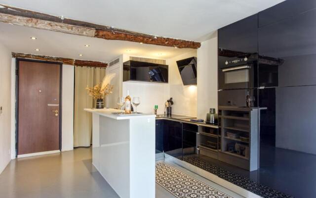 Ross 5- F2, Lumineux, Balcon, Loft, Clim, Vieux-Nice