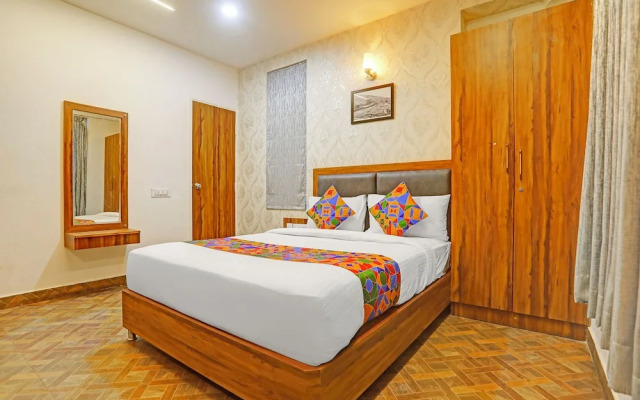 Fabhotel Emerald Suites
