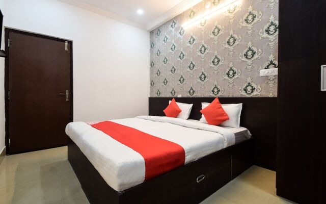 OYO 28143 Hotel Abhinam