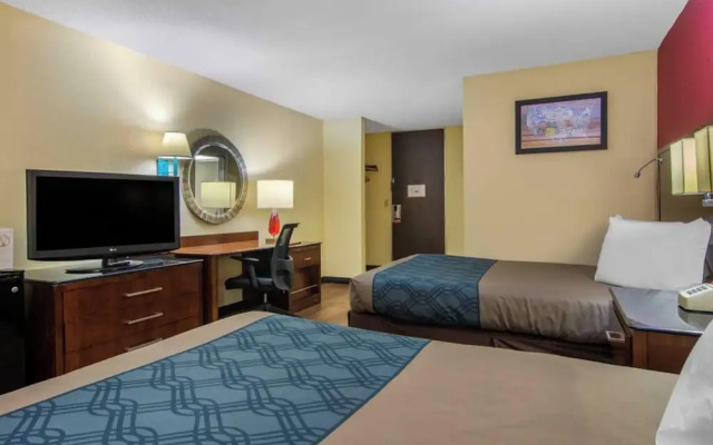 Forsyth Inn & Suites