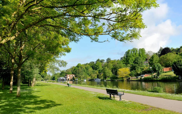 Hunters Wharf River View by Select SA