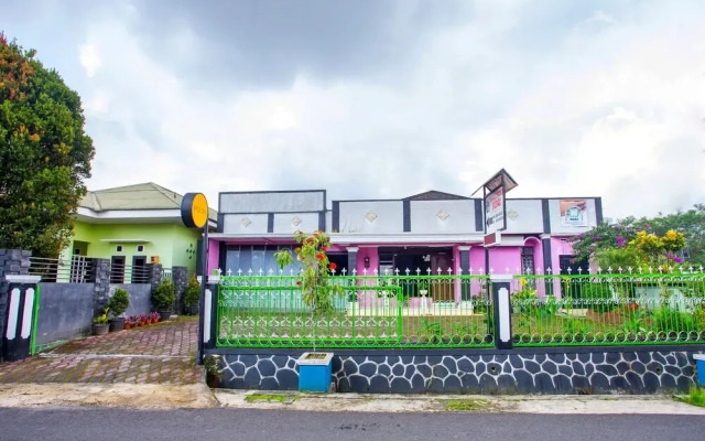 SPOT ON 2719 Homestay Rizqi Syariah - Hostel