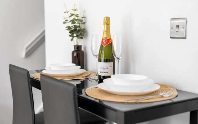 Cute Modern Mews Home in Oldbury