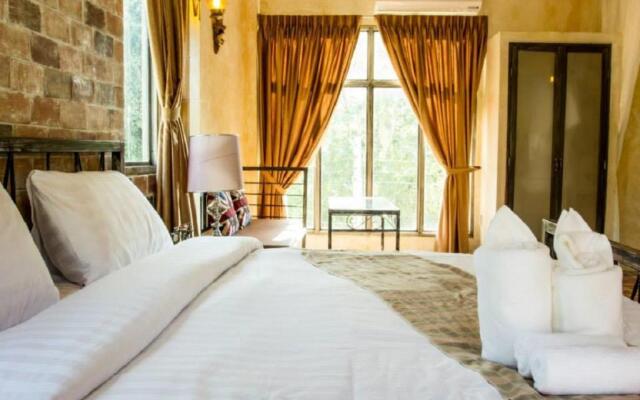 Stamp Hills Resort & Restaurant