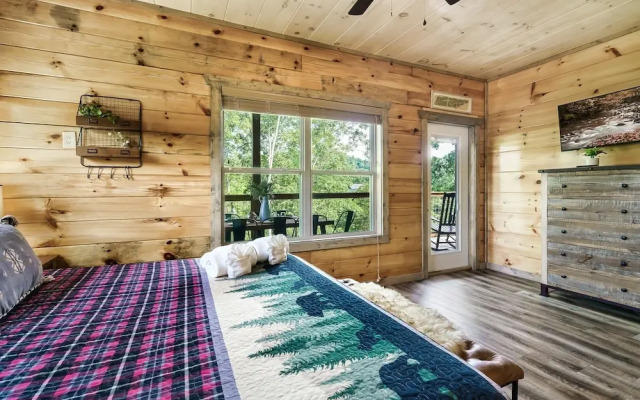Eagle Splash Vista| Pool Projector, Pet Friendly, Game Room