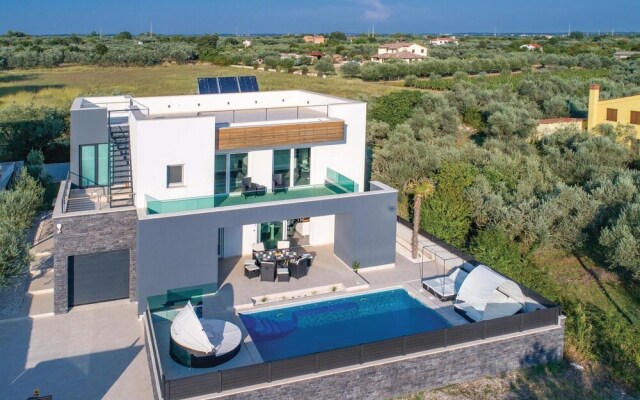 Awesome Home in Fazana With Wifi and 5 Bedrooms