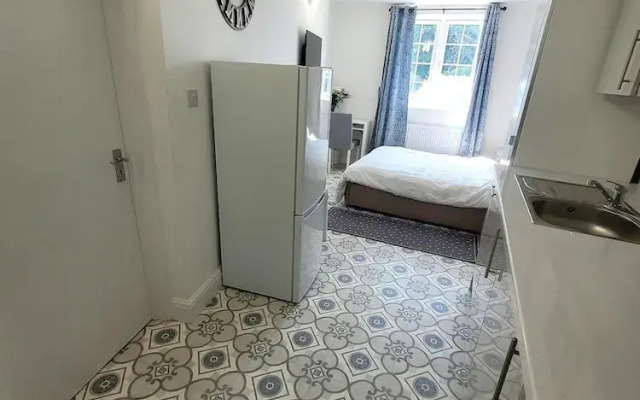 Tranquil Studio Retreat With Free Parking