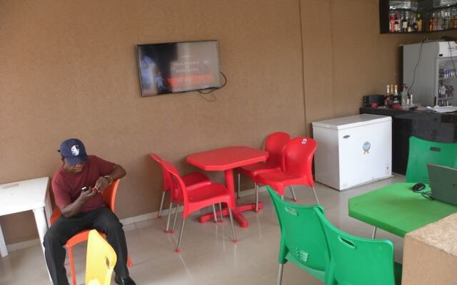 Grandy Suites Hotel