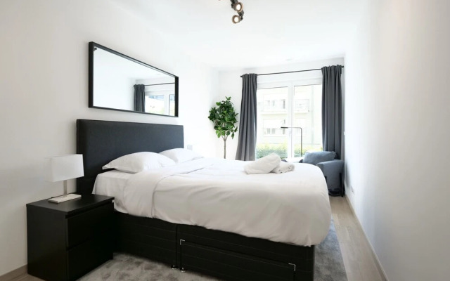 2BR Apt 100 m2 w Terrace Garden & Pkg