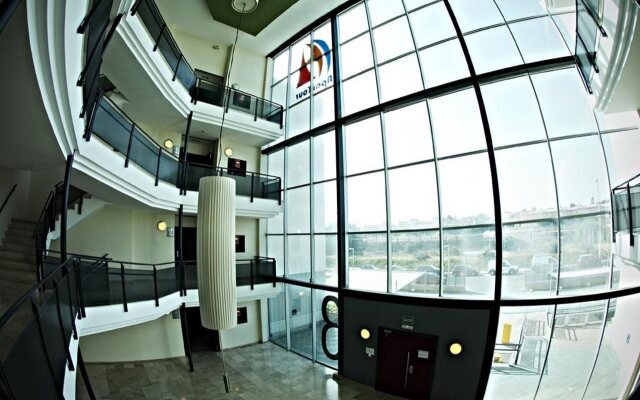 Apartamentos Vértice Sevilla Aljarafe