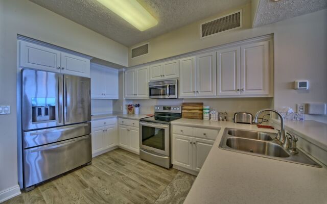 Marvelous Condo with Beachside Pool and Free Poolside WiFi - Unit 0902 by RedAwning