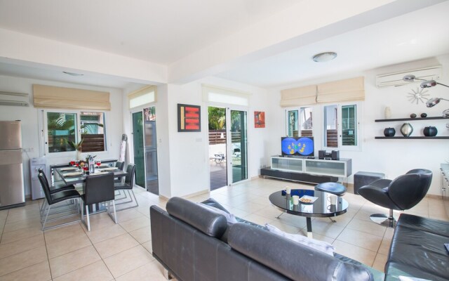 "3 Bedroom Villa With Private Pool in Protaras Center"