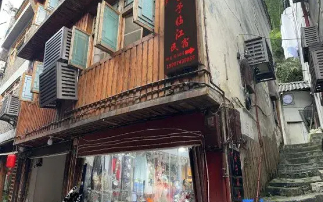 Sheyu Linjiang Homestay (Fenghuang Ancient Town Scenic Area Tuojiang)