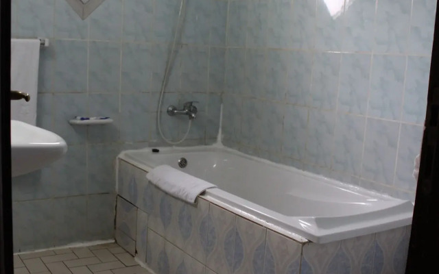 Tou'Ngou Hotel