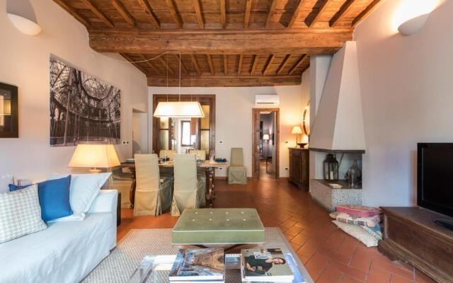 HEART OF FLORENCE Pitti 2 Bed-Apartment! hosted by Sweetstay