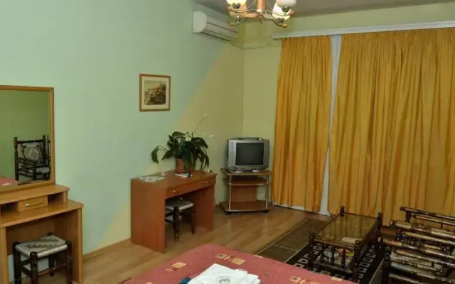 Ognian Apartments
