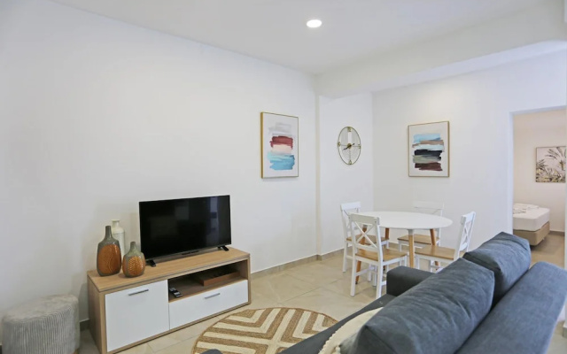 B88 - Mendon a Street Apartment