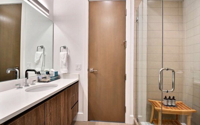 Huge & Newly Constructed 5br/5ba -private Hot Tub! 5 Bedroom Condo by RedAwning