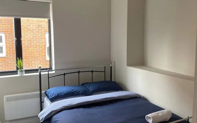 Charming Beckenham Apartment With Private Balcony