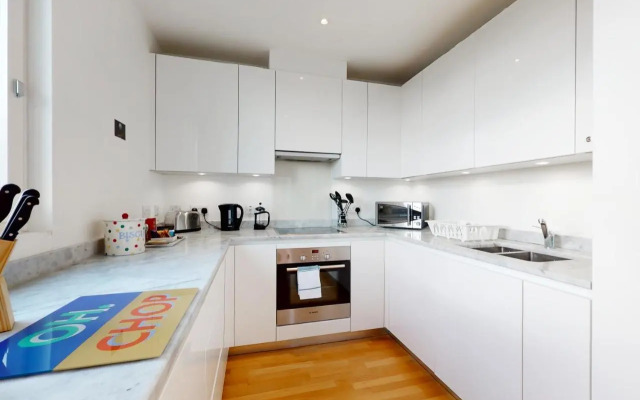 Lovely 2 bedroom flat with balcony in Stratford