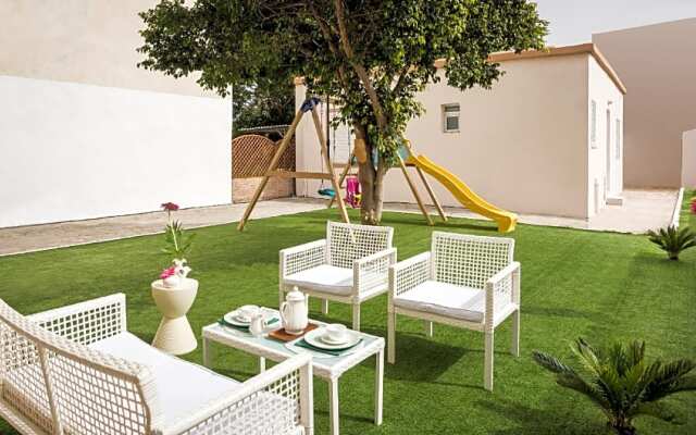 luxury villa for 4 persons with privete garden