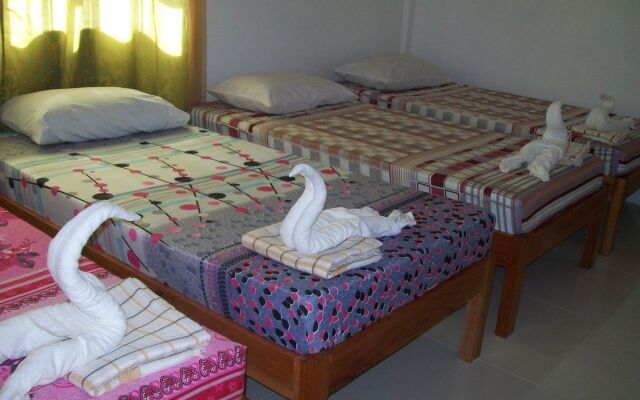 Charm Guest House - Hostel