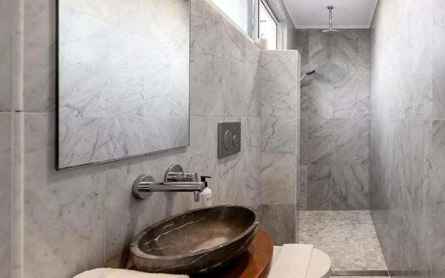 Cliffside: Bondi Beach