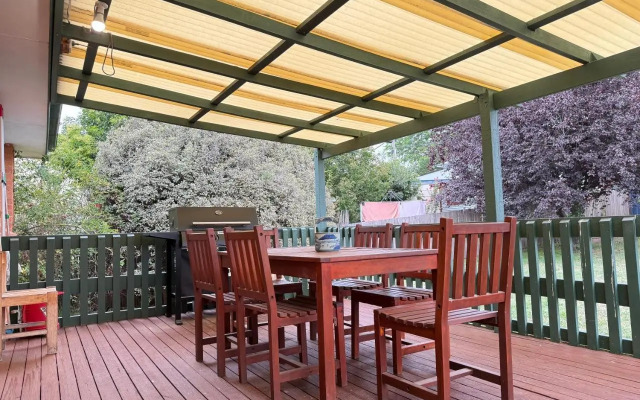 Scullin 3BR House, Free WiFi, Netflix, Parking