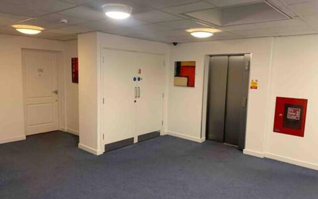 Charming 2-bed Apartment in Slough