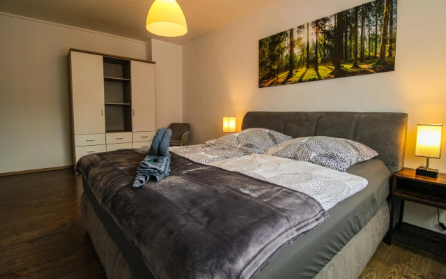 Moderne FeWo SKY Netflix Terrasse Burgblick Boxspringbett Waschtrockner