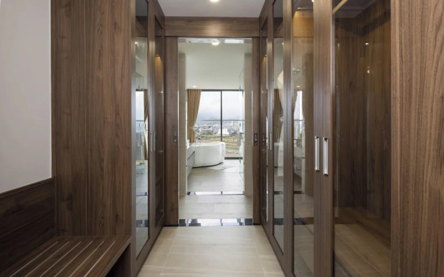 Miracle Luxury Hotel