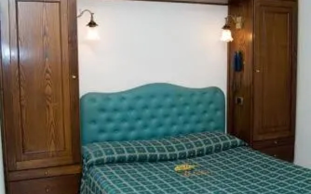 Hotel 2000