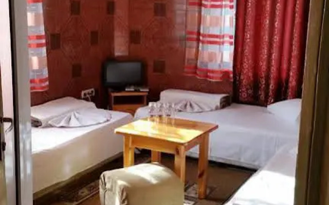 Shans 2 Hostel